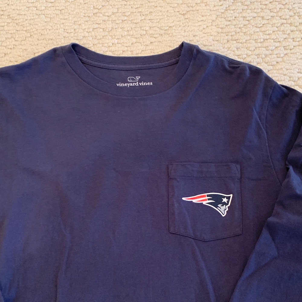 NWOT Vineyard Vines Navy Long Sleeve New England Patriots T-shirt. Size M.